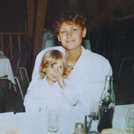 The picture of Tatiana Pajkovic with her mother from childhood. 